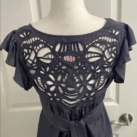 Gray Baby Doll Mini Dress Cut Out Floral Design Front & Back 100% Silk Size 6 - Picture 5 of 10